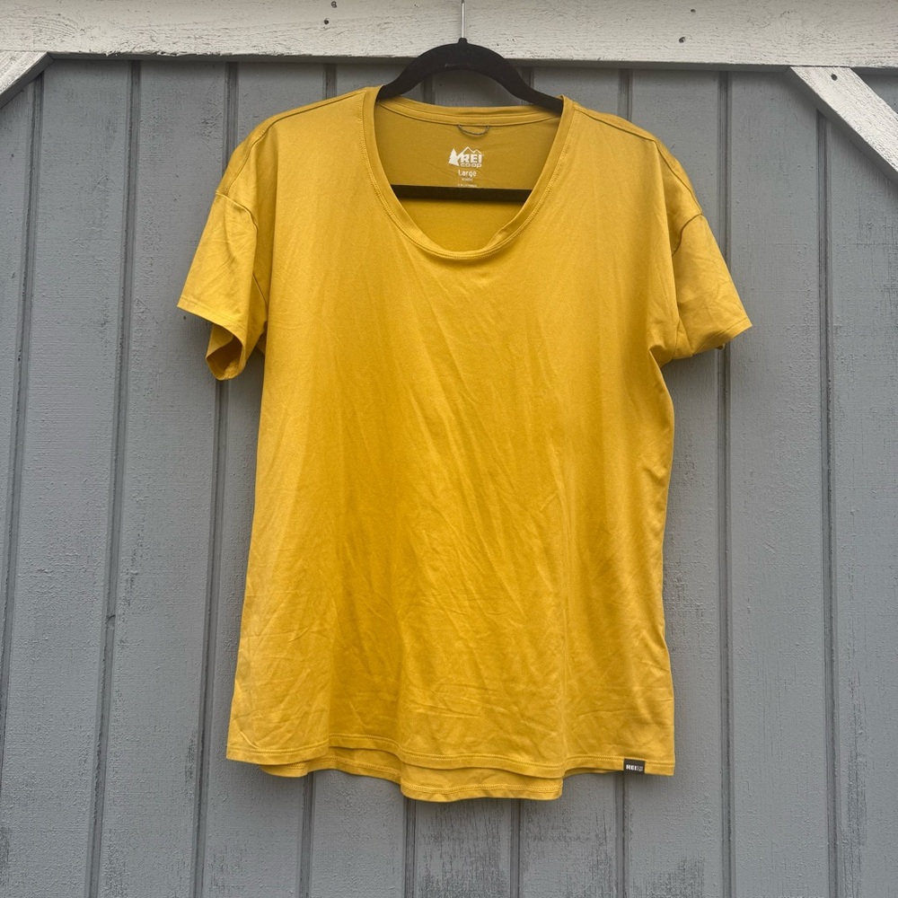 REI Size Large Woman’s quick dry, upf 50 Yellow T-Shirt